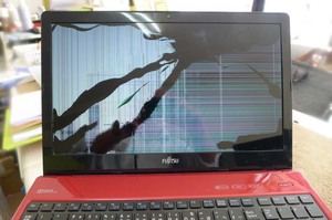 液晶パネル割れ 富士通Lifebook AH53U