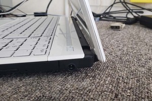 ヒンジ破損？富士通Lifebook AH53/M 栃木県から