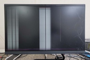 Lenovo All in One PC Ideacennter 液晶パネル割れ修理