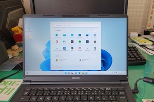 電源ONでBIOS画面に...、国産？マウスコンピュータ X4-i5