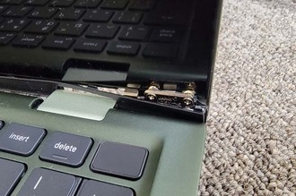パネル開けるときに注意!ヒンジ破損DELL Inspiron7415