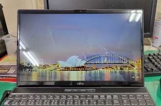 パネル割れで画面真っ暗 富士通Lifebook AH53/D3