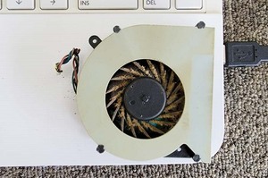 ファンエラー Dynabook T552/58HW 水戸市