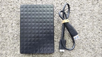 
              SEAGATE ポータブルHDD 1TBデータ復旧 笠間市法人様から