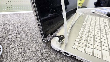 
              お酒零し、画面ヒンジ破損 東芝Dynabook T55/NG 行方市から