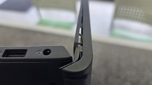 日立市から またまたDELL Inspiron 3520のヒンジ部分破損
