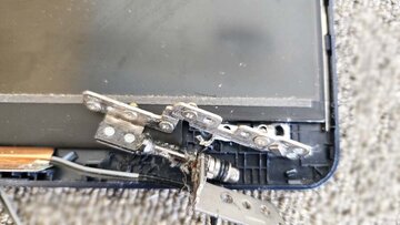 
              ヒンジ部分破損で画面が開きにくい Lenovo Ideapad Slim3 15ABA7 日立市