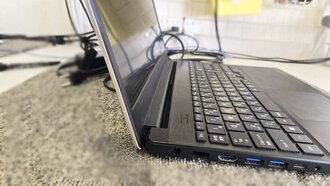ヒンジ破損で枠まで外れた Dynabook CZ/MVB 水戸市の学生さん