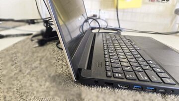 
              ヒンジ破損で枠まで外れた Dynabook CZ/MVB 水戸市の学生さん
