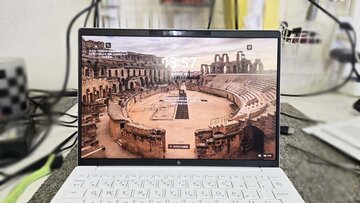 
              犬に画面の右上をかじられ画面破損  暫くは使えていたがその後画面真っ暗 水戸市